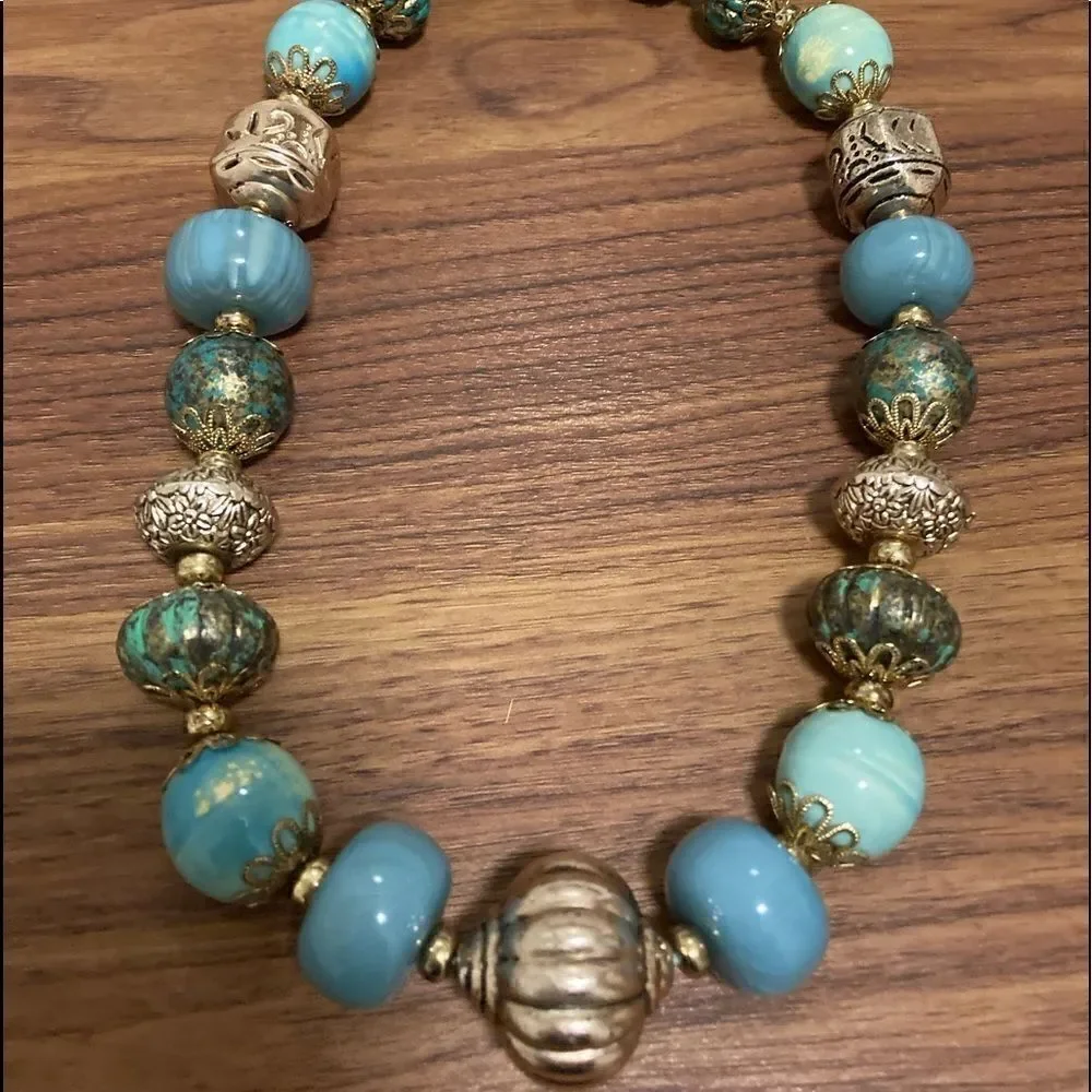 Vintage Necklace with Aqua glass beads and gold tone metal with Toggle Catch. - Picture 2 of 4